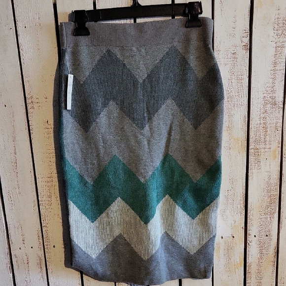 Anthropologie Green and Gray Chevron Pencil Skirt - Picture 2 of 4